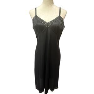 VANITY FAIR Vintage Lace Lined Slip Size 36
